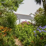 Fuschia Bed & Breakfast Gerahies